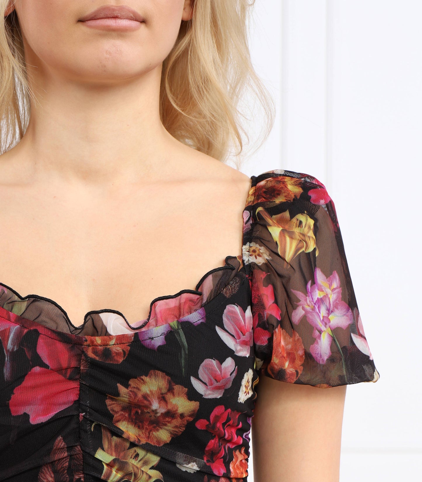 Desigual női ruha fekete virágmintás – slim fit mini ruha