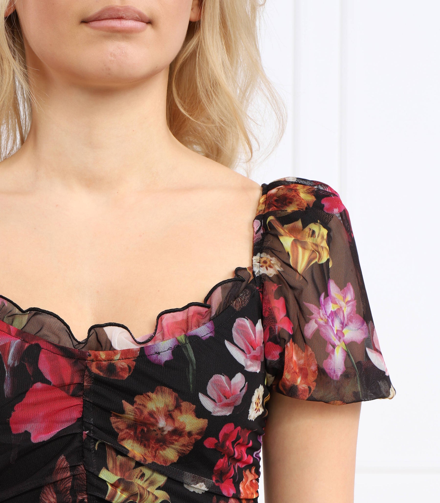 Desigual női ruha fekete virágmintás – slim fit mini ruha
