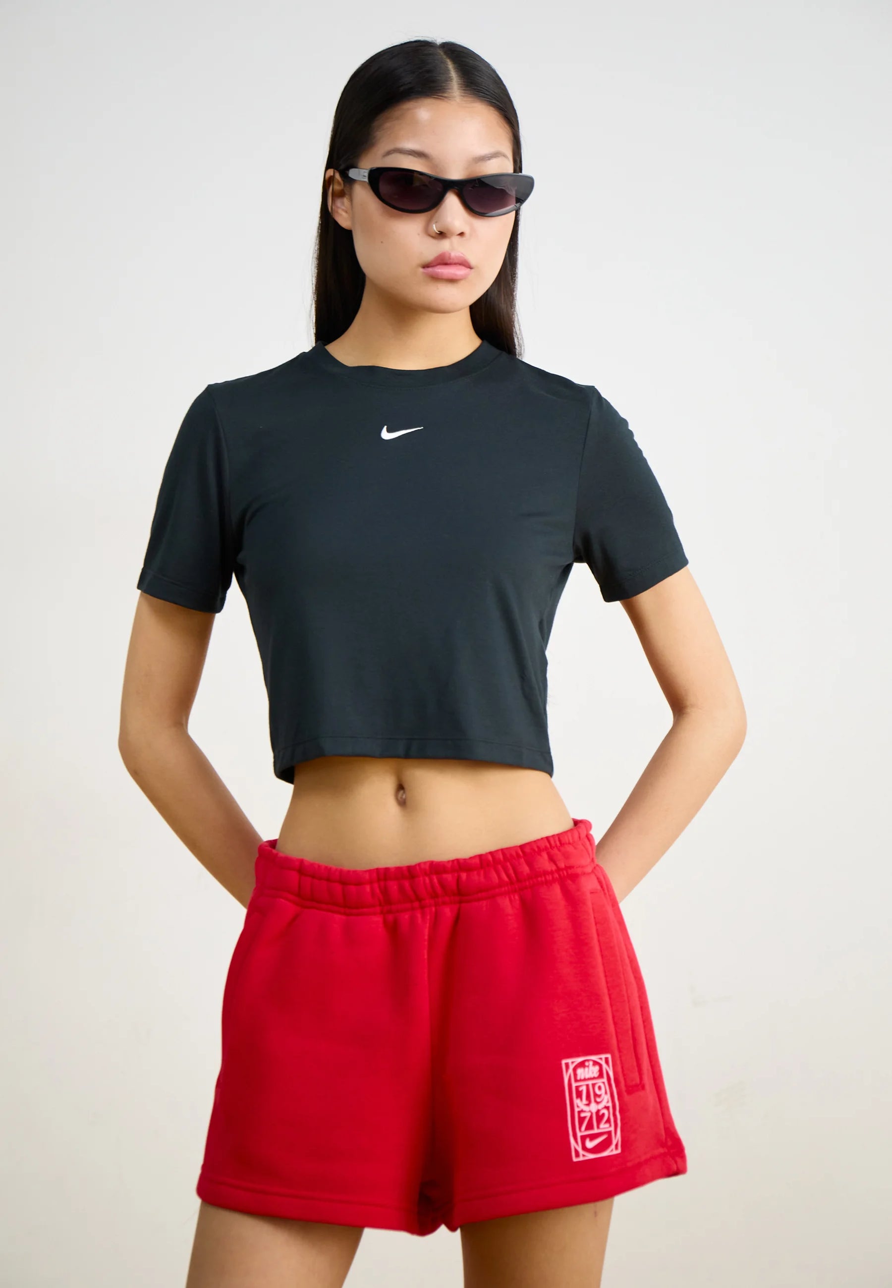 Nike 1972 női rövidnadrág piros – magas derekú short