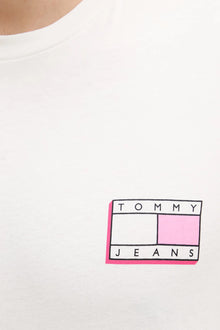 Tommy Jeans logós fehér férfi póló rózsaszín mintával