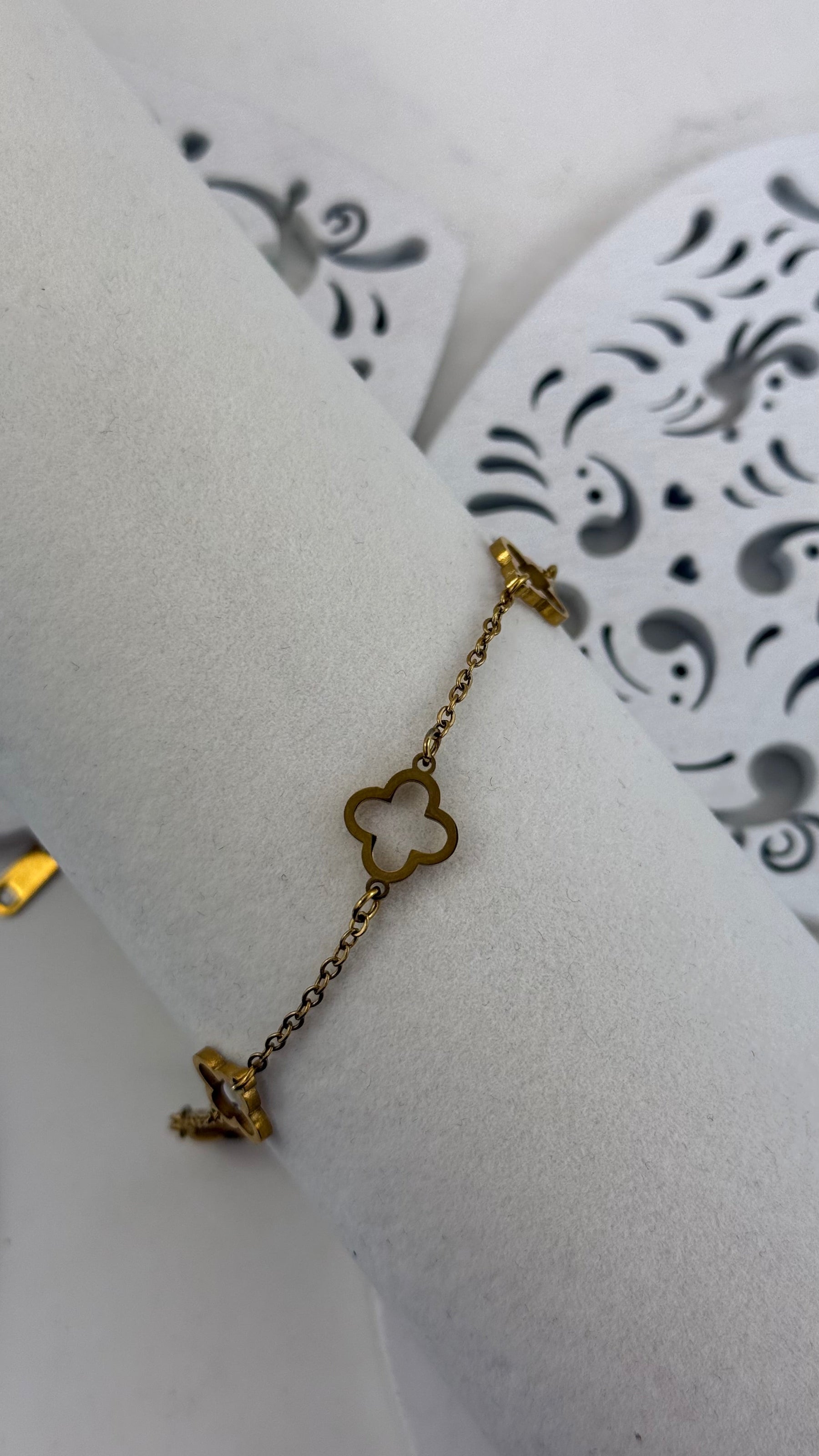 Arany virág mintás karkötő GoldBrands