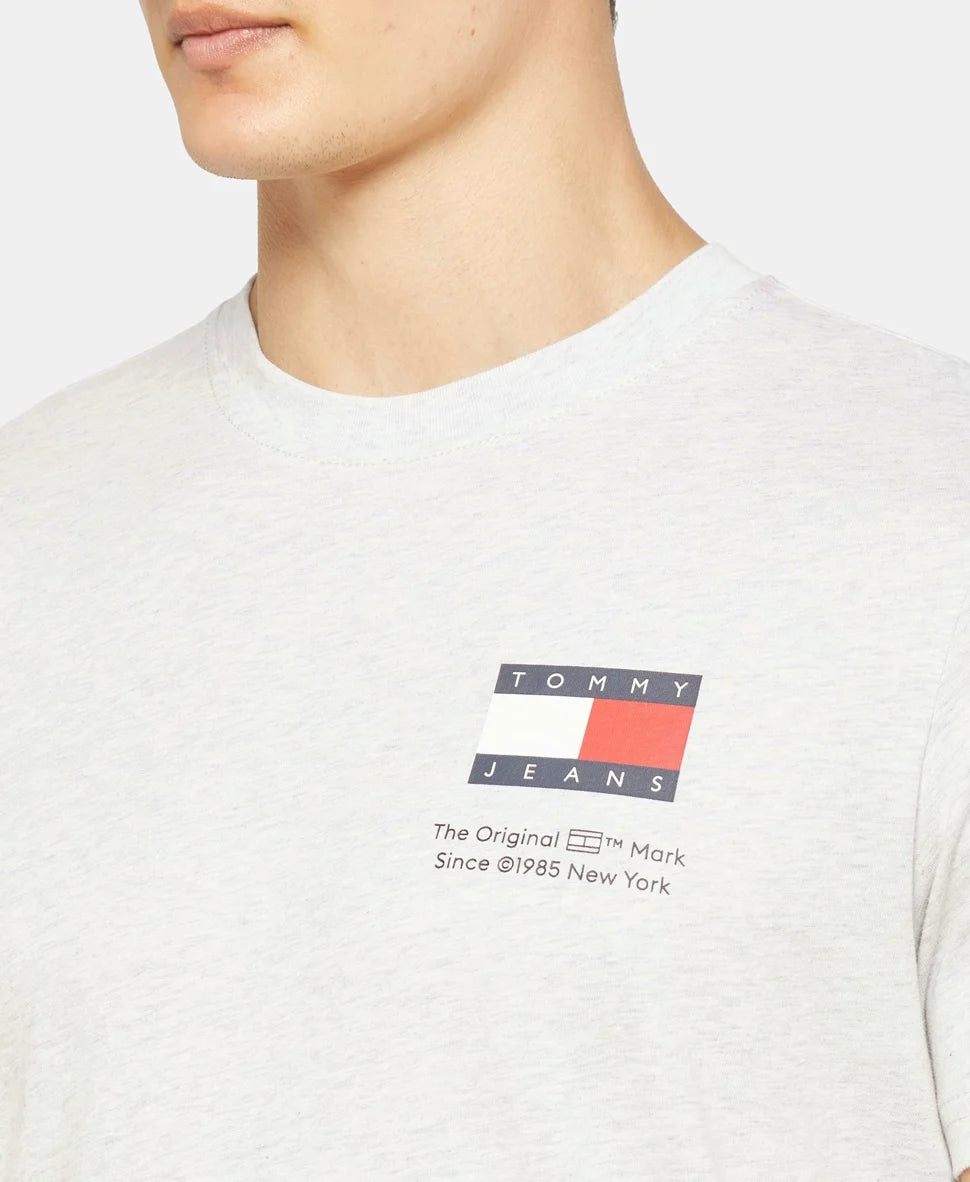 Tommy Jeans regular fit férfi póló ezüstszürke színben