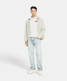 Tommy Jeans regular fit férfi póló ezüstszürke színben