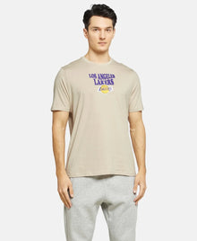 New Era Los Angeles Lakers  férfi póló közepes logóval